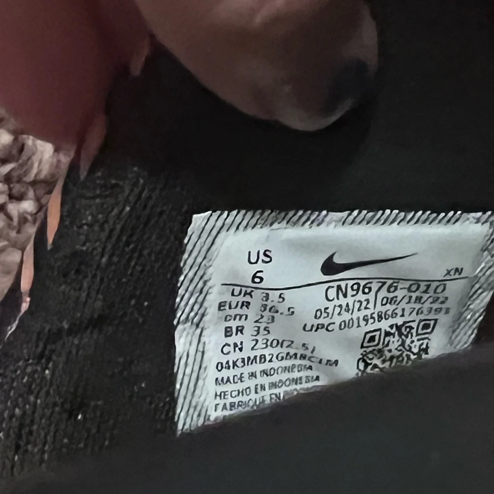 Like new Nike slides - Picture 2 of 3